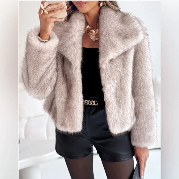 ✨ Faux Fur LUXE Cropped Jacket Khaki Crystal Accent Glam Luxe Sz S NWOT✨ - Picture 4 of 7